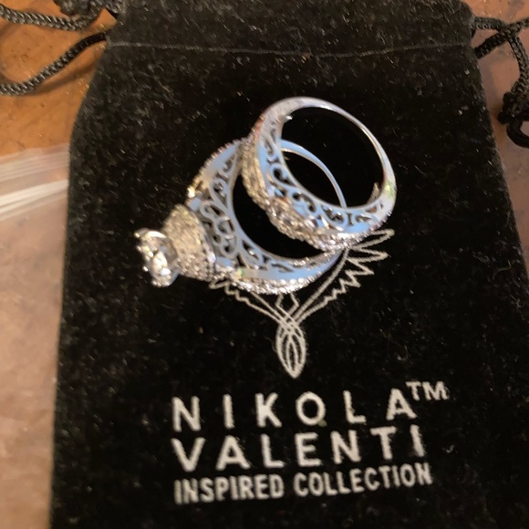 New ring - Picture 2 of 3